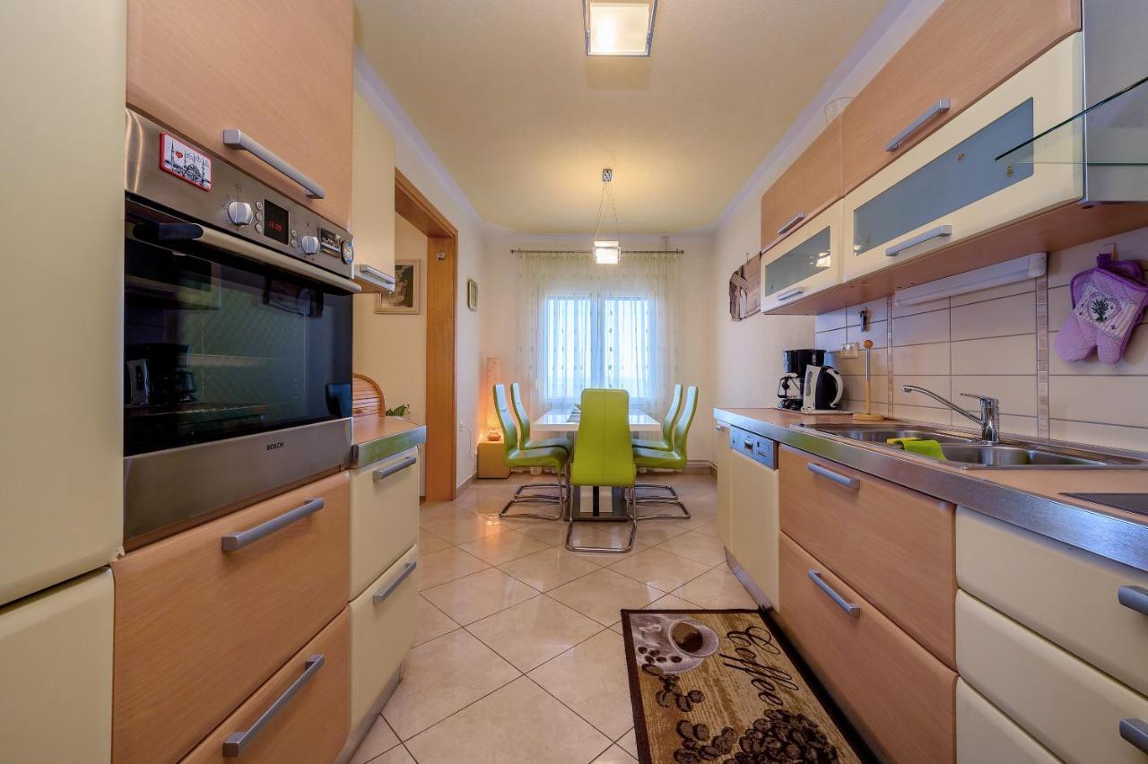 פודסטראנה Apartments Juric מראה חיצוני תמונה