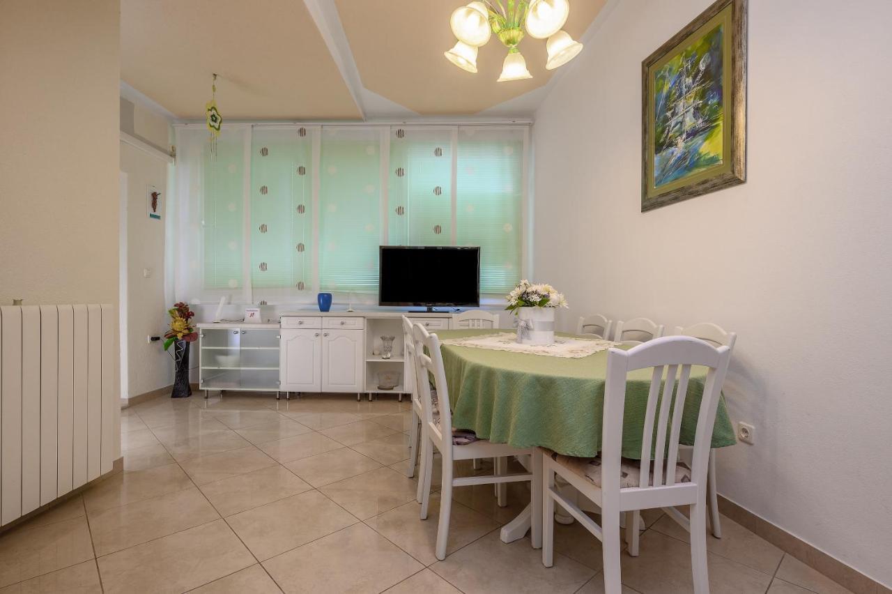 פודסטראנה Apartments Juric מראה חיצוני תמונה