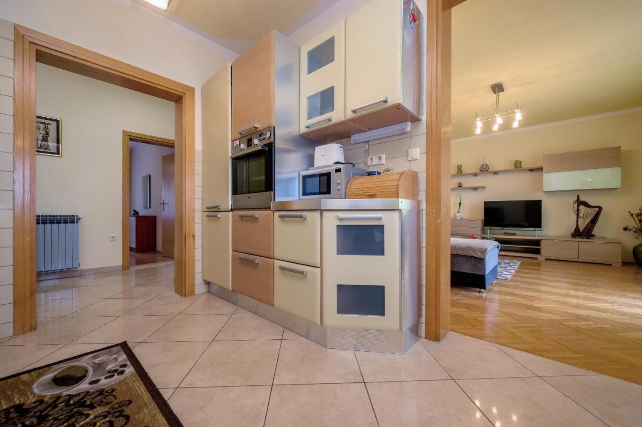 פודסטראנה Apartments Juric מראה חיצוני תמונה