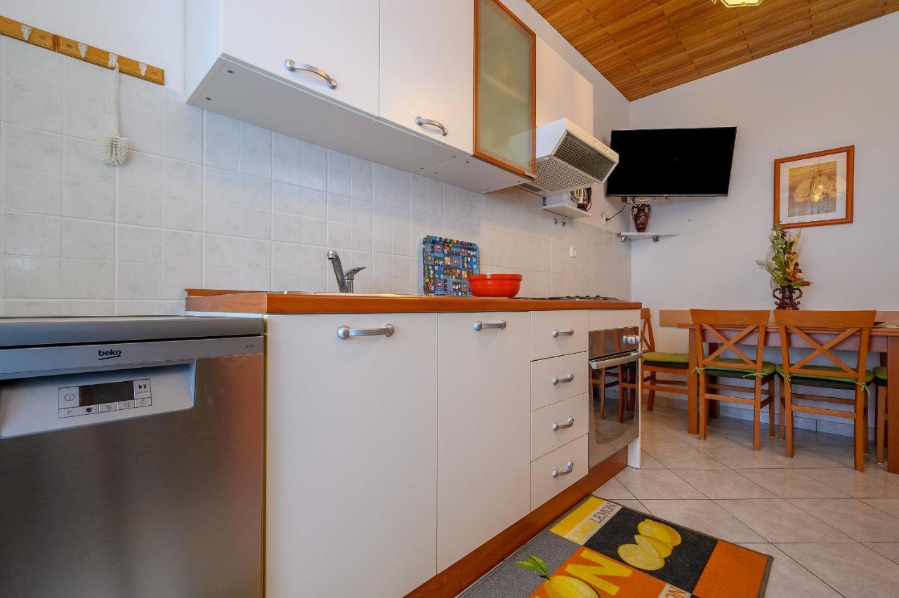 פודסטראנה Apartments Juric מראה חיצוני תמונה
