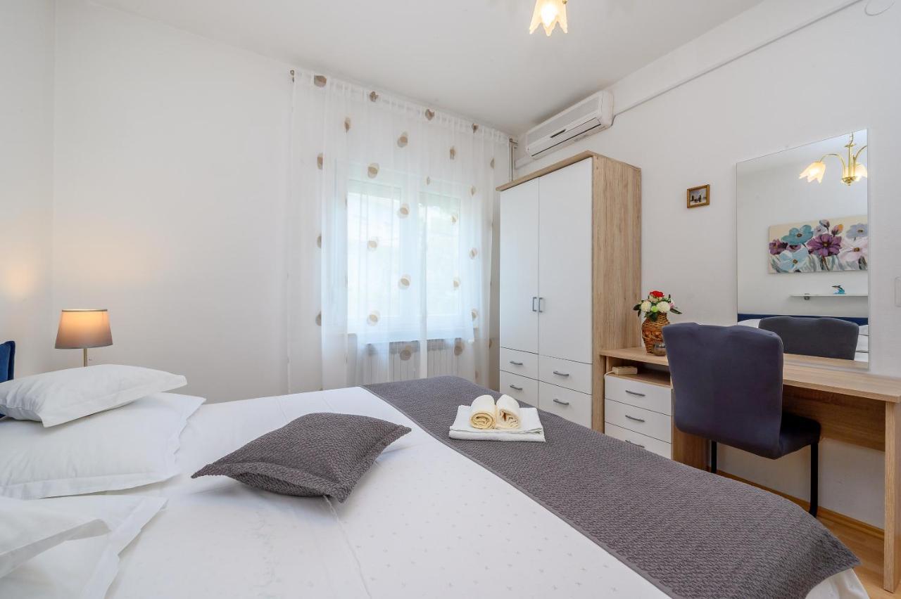 פודסטראנה Apartments Juric מראה חיצוני תמונה