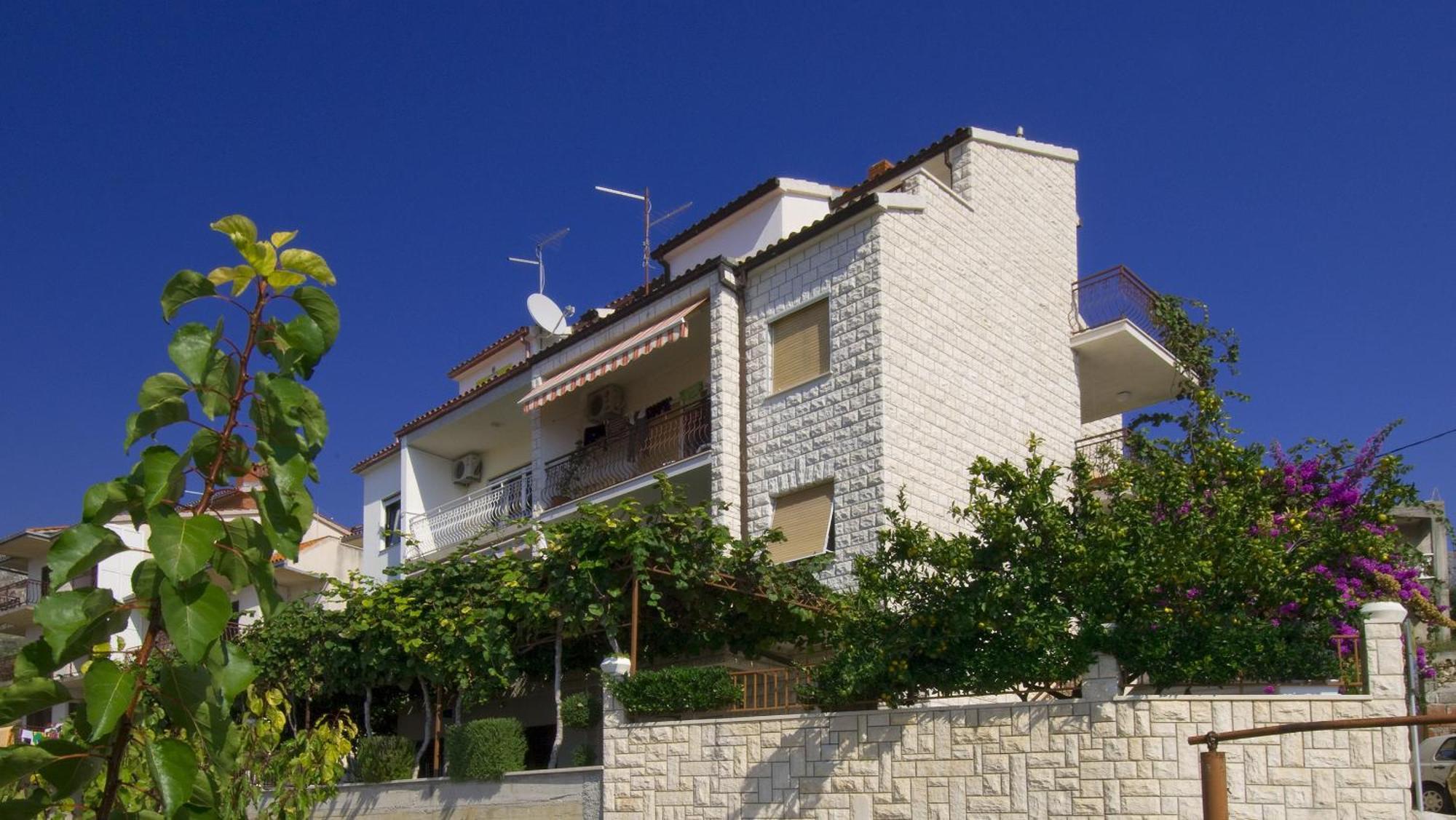 פודסטראנה Apartments Juric מראה חיצוני תמונה